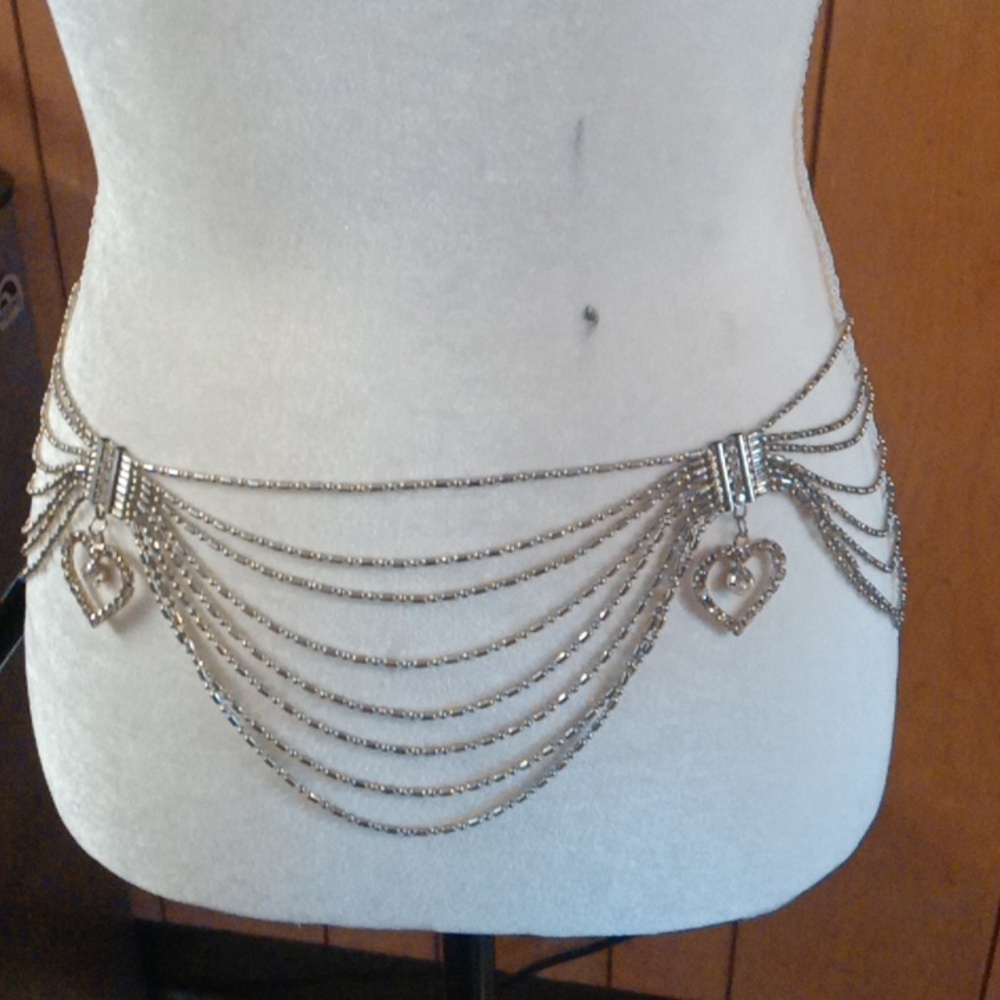 Frederick's of Hollywood Beautiful chain belt total length 44"